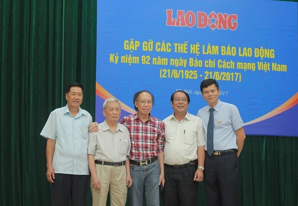 Các thế hệ lãnh đạo Báo Lao Động tại buổi giao lưu. Ảnh: Trần Vương.