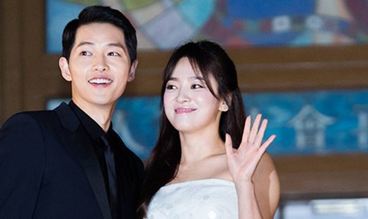 Nam diễn viên Song Joong Ki và nữ diễn viên Song Hye Kyo sẽ tổ chức lễ cưới vào ngày 31 tháng 10 năm 2017.