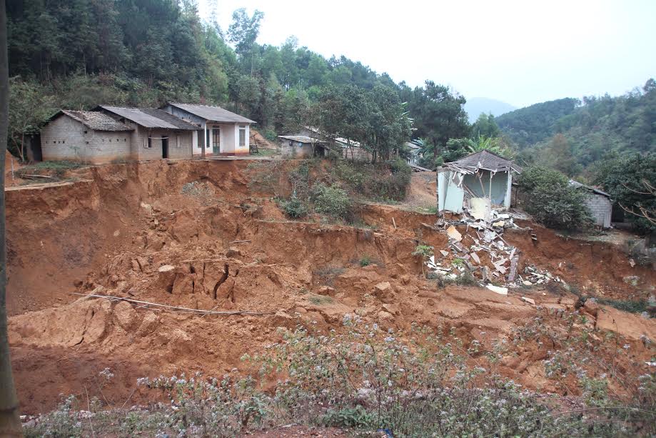 Mưa lớn nhiều ngày qua làm sạt lở đất tại một số tỉnh miền núi phía Bắc. Ảnh: Đình Tưởng