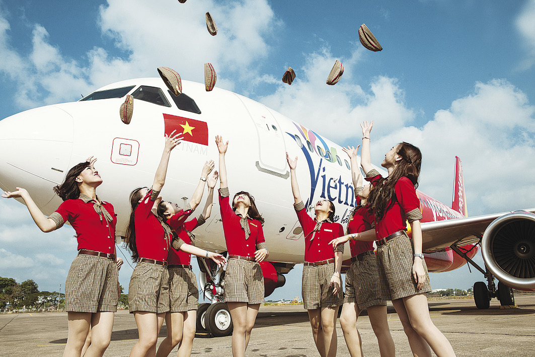 Hình ảnh về Vietjet, nhân sự và những chiếc máy bay hiện đại sẽ làm bạn thấy ngạc nhiên và thích thú. Hãy cùng xem ngay để khám phá những điều đặc biệt của hãng hàng không này!