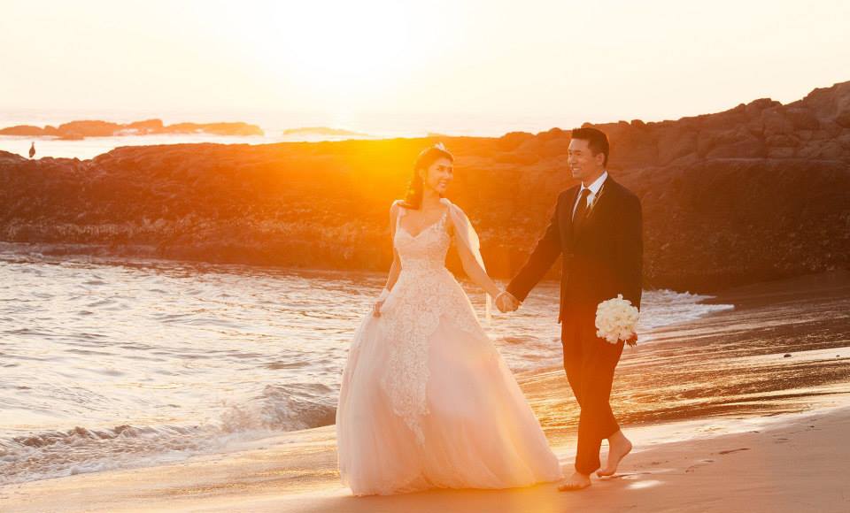 Bờ biển Ngọc Quyên với cảnh quan tuyệt đẹp, một chút biển xanh, cát trắng và ánh nắng rực rỡ là điểm đến lý tưởng cho một bộ ảnh cưới tự nhiên với sự gần gũi của thiên nhiên.