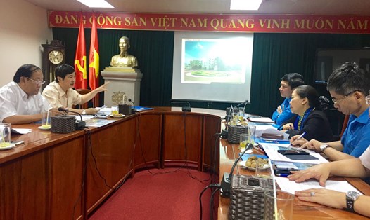 Lãnh đạo Tổng LĐLĐVN và lãnh đạo Tỉnh ủy, UBND tỉnh Quảng Nam đã có buổi trao đổi về việc triển khai đầu tư xây dựng thiết chế CĐ tại KCN Điện Nam – Điện Ngọc. Ảnh: V.L