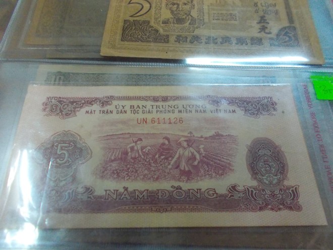 Hãy chiêm ngưỡng những hình ảnh về tiền giấy Việt Nam cổ xưa với thiết kế độc nhất vô nhị. Những tờ tiền này có giá trị lịch sử, văn hóa và giá trị vật chất rất lớn. Bạn sẽ được thấy rõ những chi tiết thiết kế tinh vi và kỹ thuật in ấn tinh xảo, khiến cho những tờ tiền này trở thành những tác phẩm nghệ thuật đặc biệt.