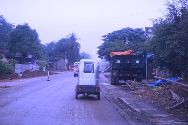 Một số hình ảnh ô tô "lạ"kiểu Trung Quốc lưu hành trên QL 48