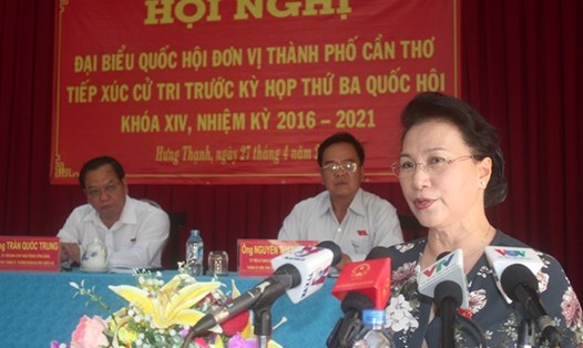 Chủ tịch Quốc hội Nguyễn Thị Kim Ngân phát biểu trước cử tri. (Ảnh: TR.L)