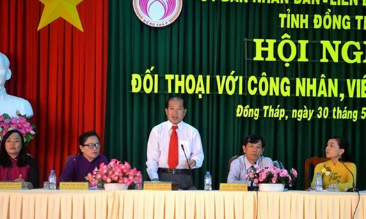 Ông Đoàn Tấn Bửu - Phó Chủ tịch UBND tỉnh Đồng Tháp phát biểu tại buổi đối thoại. Ảnh: L.T