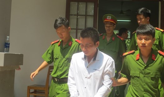  Bị cáo Nguyễn Quốc Khánh tại phiên tòa - ảnh L.N