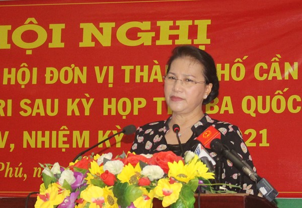 Chủ tịch quốc hội Nguyễn Thị Kim Ngân phát biểu tại hội nghị tiếp xúc cử tri. Ảnh: Tr.L