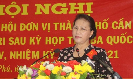 Chủ tịch quốc hội Nguyễn Thị Kim Ngân phát biểu tại hội nghị tiếp xúc cử tri. Ảnh: Tr.L