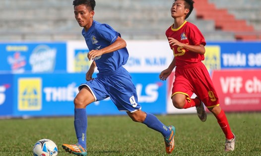 PVF (áo xanh) thể hiện sức mạnh của đội được đánh giá là ứng cử viên cho chức vô địch bằng chiến thắng không tưởng 12-0 trước Đồng Nai để tiến vào bán kết.