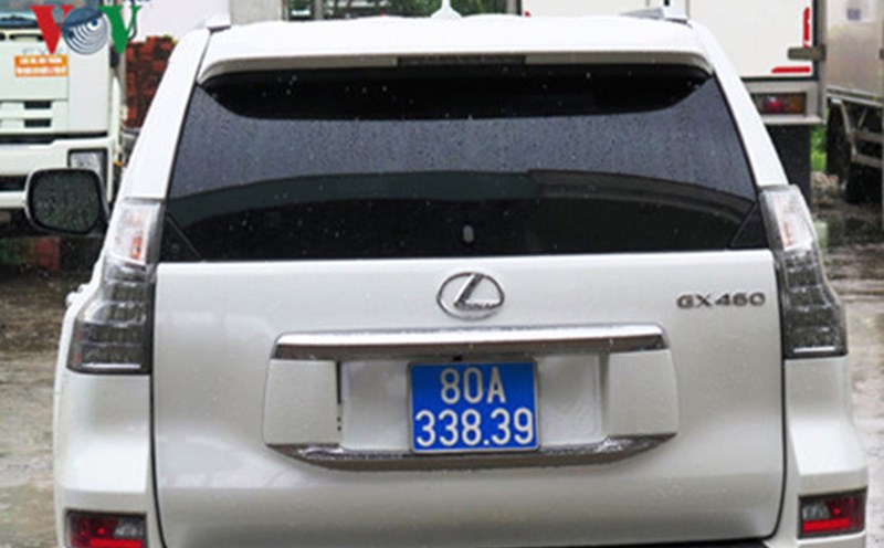 Một trong 2 xe Lexus do doanh nghiệp tặng tỉnh Cà Mau (Ảnh minh họa - VOV)