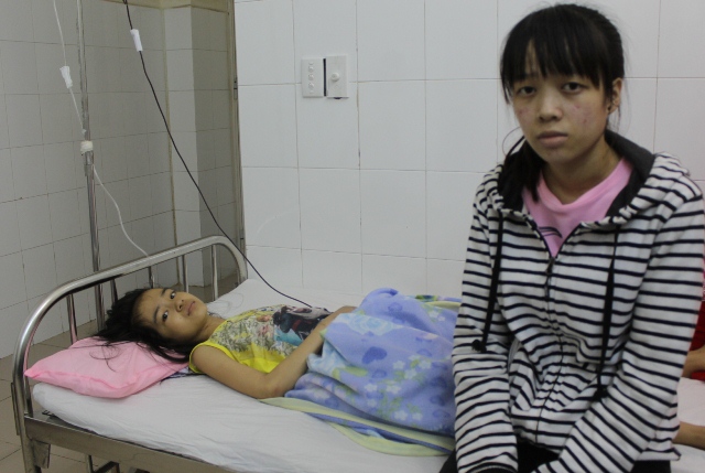Em Phương bên Thảo đang điều trị ung thư máu cấp tính tại BV Phụ sản-Nhi Đà Nẵng.
