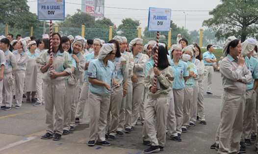CNLĐ Cty TNHH Canon Việt Nam hồ hởi tham gia các phong trào thi đua của CĐ Cty phát động. Ảnh: Xuân Trường 