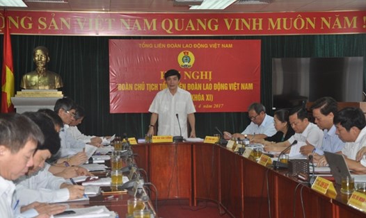 Đồng chí Bùi Văn Cường, Ủy viên TƯ Đảng, Chủ tịch Tổng LĐLĐVN chủ trì Hội nghị.