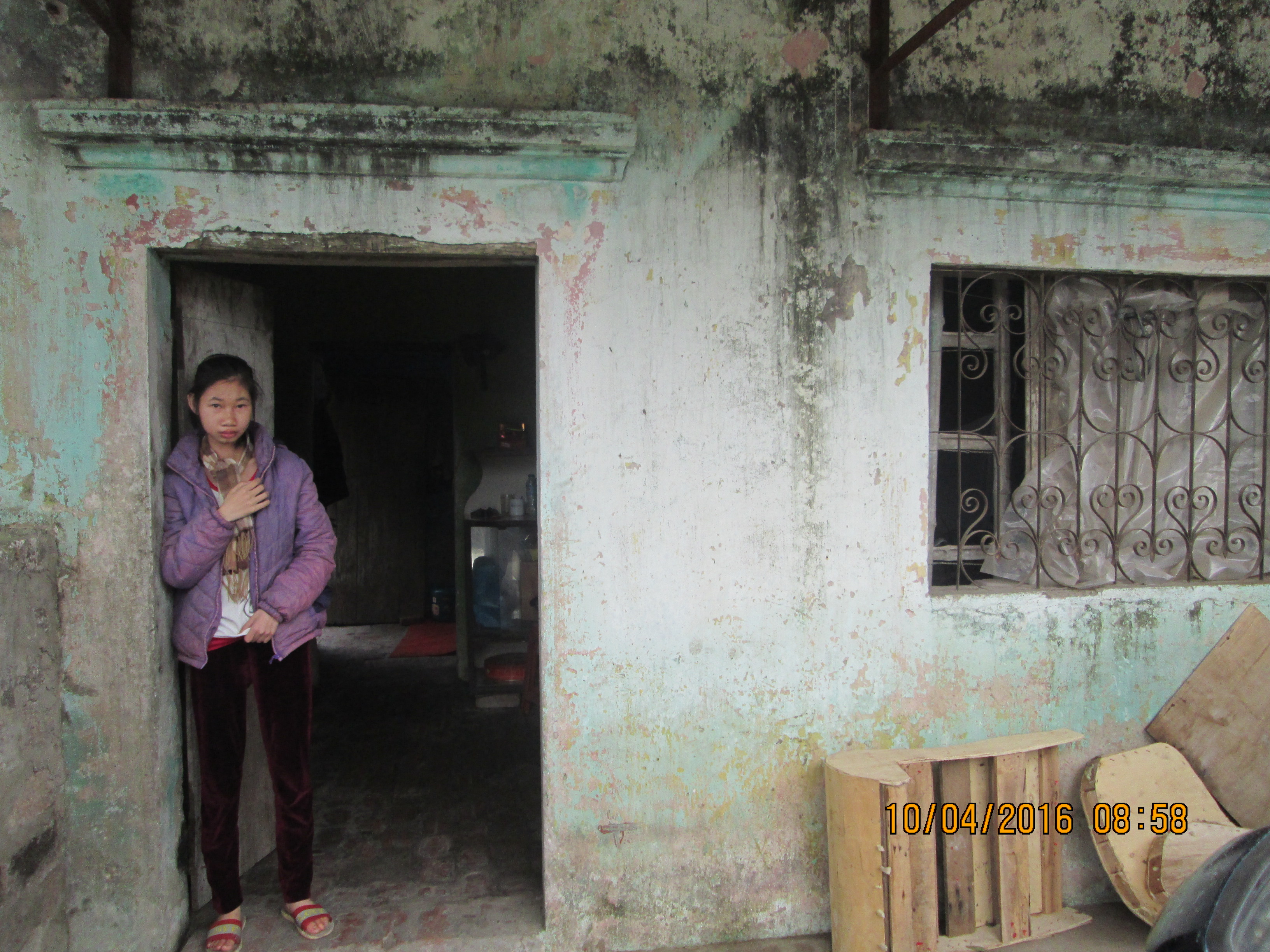 Ngôi nhà tuềnh toàng chẳng có gì quý giá mà gia đình chị Quyên đang ở  nhờ bà ngoại