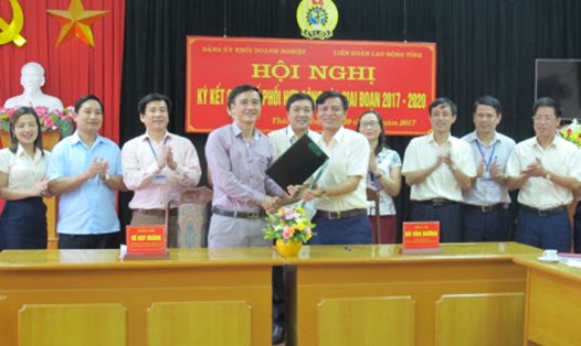 LĐLĐ tỉnh Thái Nguyên ký quy chế phối hợp với  Đảng ủy khối DN (ảnh T.H)