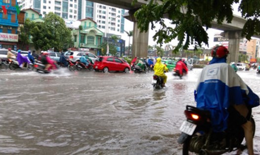Từ ngày 15-18.6, Hà Nội có mưa rào và giông. Từ đêm 15.6 đến ngày 17.6 có mưa vừa, mưa to và giông. Đề phòng nguy cơ ngập lụt cục bộ. Ảnh: Theo VOV