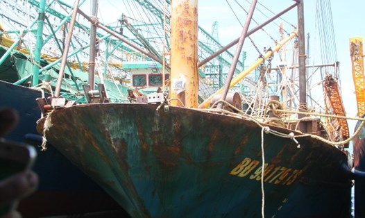 18 tàu vỏ thép của ngư dân vừa được đóng mới đã hư hỏng. Ảnh: Theo Dân Trí