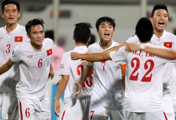 Tiến Dụng (số 6) dính chấn thương phải làm khán giả ở World Cup U20.