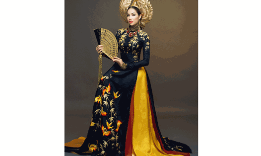 Nhiều người đẹp Việt thường chọn áo dài để tham gia phần thi Trang phục dân tộc tại các cuộc thi hoa hậu thế giới.
