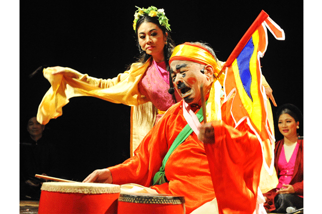 Vai diễn Xúy Vân và bộ gõ Chèo. Diễn xuất NSƯT Bích Liên. Bộ gõ NSƯT Minh Trí, NSƯT Văn Chính.