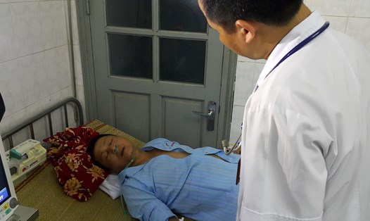 Bệnh nhân gặp sự cố chạy thận tại BVĐK tỉnh Hòa Bình. Ảnh: PV