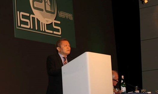 GS. TS Lê Ngọc Thành báo cáo tại hội nghị (Ảnh: BVCC)