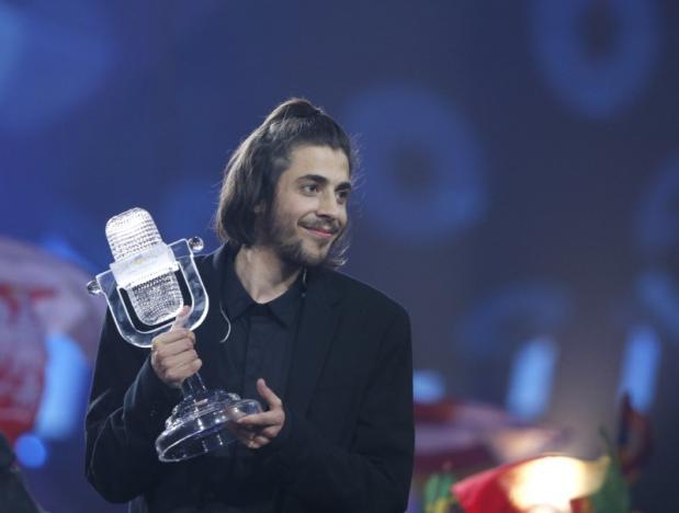 Nam ca sĩ Bồ Đào Nha Salvador Sobral giành chiến thắng Eurovision 2017. Ảnh: Reuters