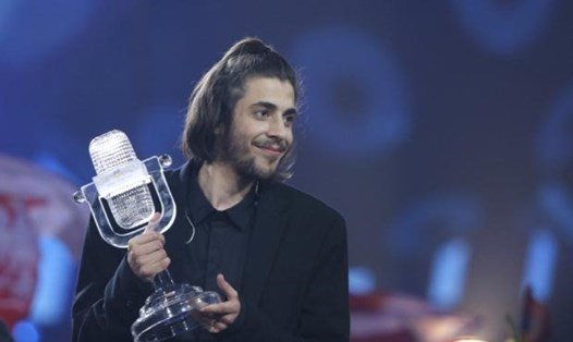 Nam ca sĩ Bồ Đào Nha Salvador Sobral giành chiến thắng Eurovision 2017. Ảnh: Reuters