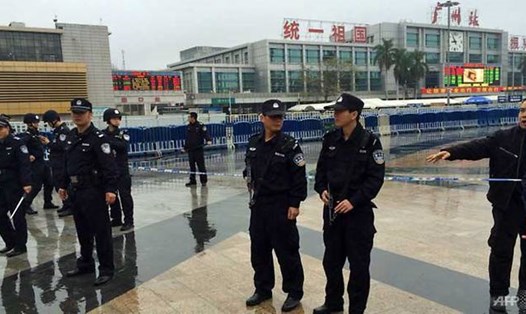 Cảnh sát Quảng Châu, tỉnh Quảng Đông, Trung Quốc tại hiện trường một vụ tấn công bằng dao năm 2015. Ảnh:AFP