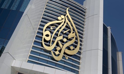 Mạng truyền hình vệ tinh Al Jazeera của Qatar bị tấn công quy mô lớn. Ảnh: Reuters