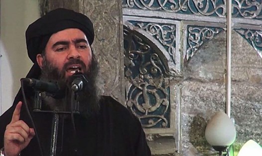 Abu Bakr al Baghdadi thủ lĩnh khét tiếng của tổ chức khủng bố IS trong lần cuối cùng được nhìn thấy trước công chúng tại một nhà thờ Hồi giáo ở Mosul, Iraq. Ảnh: Sipa