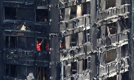 Vụ hỏa hoạn thiêu rụi chung cư Grenfell, London. Ảnh: Reuters