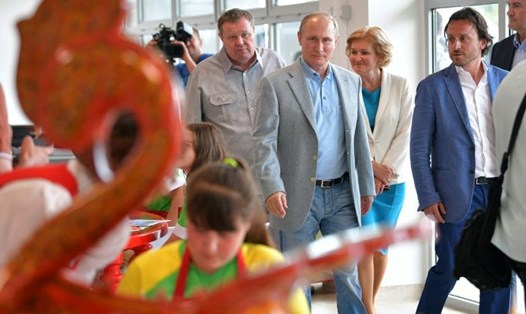 Ông Vladimir Putin trong chuyến thăm Crưm. Ảnh: AFP