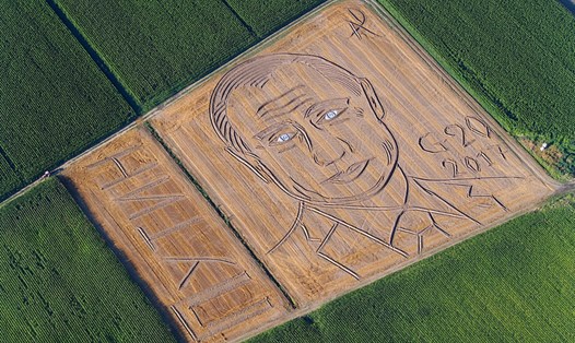Bức chân dung Tổng thống Nga Vladimir Putin. Ảnh: AP