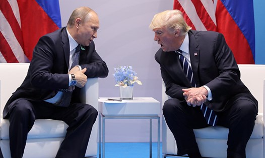 Tổng thống Nga Vladimir Putin và Tổng thống Mỹ Donald Trump có cuộc hội đàm kín kéo dài hơn 2 tiếng. Ảnh: Reuters