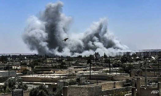 Theo phóng viên AFP đây là cuộc oanh tạc dữ dội nhất cho đến nay ở Raqqa. Ảnh: AFP