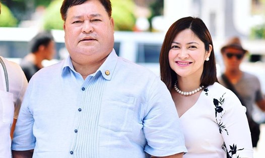 Thị trưởng Reynaldo Parojinog và con gái của ông Nova Echaves - phó thị trưởng thành phố Ozamiz. Ảnh: AP