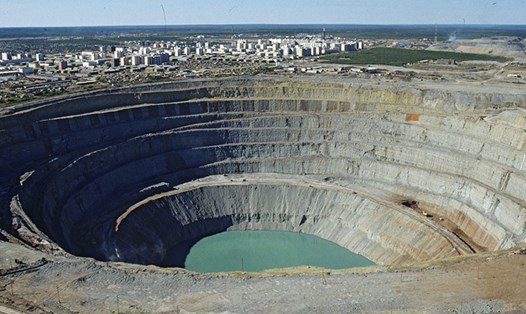 Nước tràn vào hầm mỏ Mir, một trong những mỏ kim cương lớn tại vùng Viễn Đông, Nga. Ảnh: Sputnik