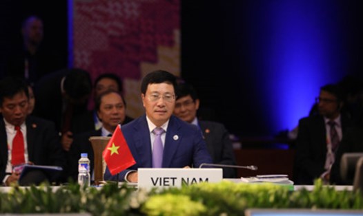Phó Thủ tướng Phạm Bình Minh dẫn đầu đoàn Việt Nam tham dự AMM 50. Ảnh: VOV