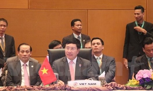 Phó Thủ tướng Phạm Bình Minh dẫn đầu đoàn Việt Nam tham dự AMM 50. Ảnh: TTXVN
