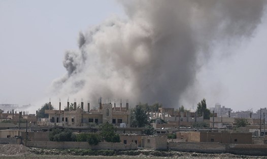 Mỹ bị cáo buộc tấn công bằng bom phốt pho vào một bệnh viện ở thành Raqqa, Syria. Ảnh: Reuters