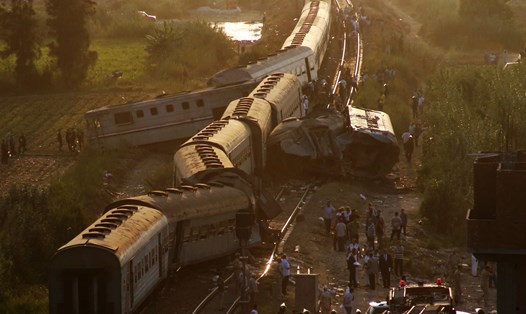 Tai nạn tàu hỏa thảm khốc ở Ai Cập. Ảnh: AP