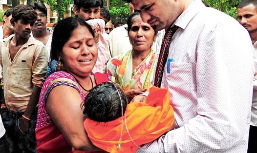 ít nhất 30 trẻ em đã tử vong vào ngày 10 và 11.8 tại một bệnh viện ở bang Uttar Pradesh, miền bắc Ấn Độ. Ảnh: AFP