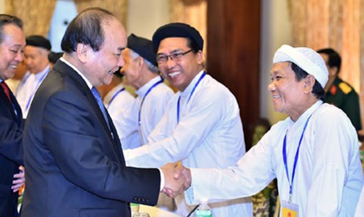 Thủ tướng Nguyễn Xuân Phúc với đồng bào công giáo tại Hội nghị Thủ tướng Chính phủ với các tổ chức tôn giáo ngày 19.12.