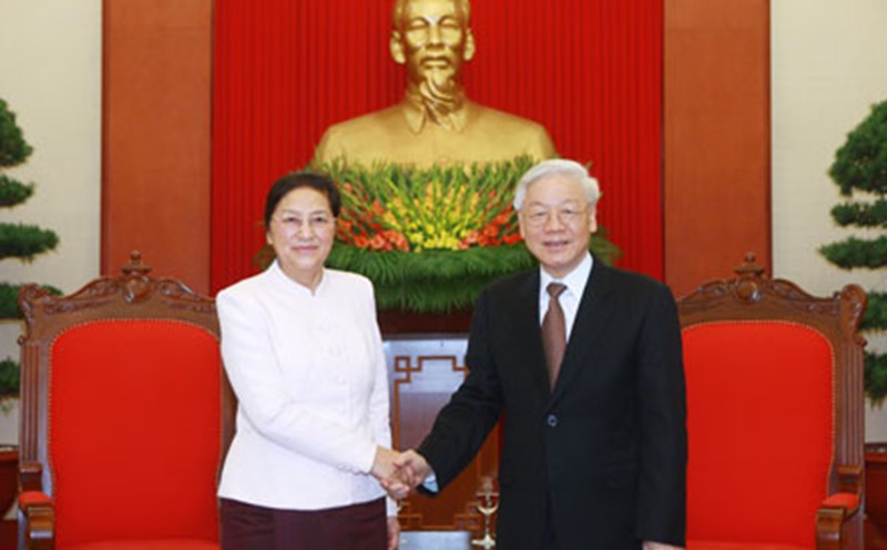 Tổng Bí thư Nguyễn Phú Trọng và Chủ tịch Quốc hội Lào Pany Yathotou. Ảnh: TTXVN