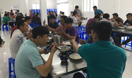 Nhà ăn dành cho công nhân Cty Thuận Phong. Ảnh: C.H