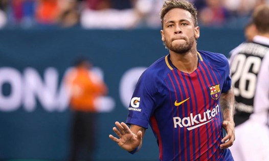 Neymar sẽ đến PSG với giá kỷ lục là 222 triệu Euro. Ảnh: The Sun