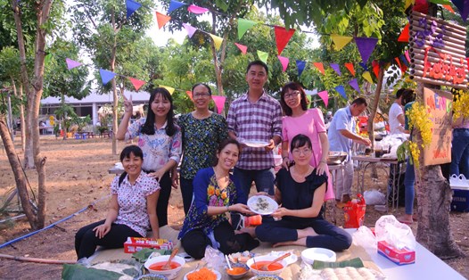 “Phiên lễ hội chợ quê” và sinh hoạt dã ngoại do CĐ Cty CP May Việt Thắng tổ chức cho CNLĐ.