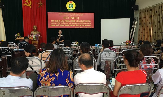 Một buổi tập huấn phòng, chống tác hại của thuốc lá và xây dựng môi trường làm việc không khói thuốc của LĐLĐ tỉnh Lào Ca